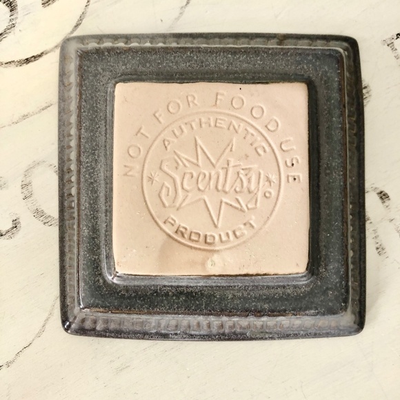 Scentsy Warmer, Jane, Full Size, Grey, Retired - Picture 12 of 16